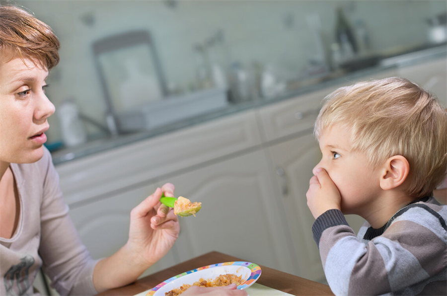 很想问问父母:孩子明明很优秀,为何不去夸赞他们呢?休闲区蓝鸢梦想 - Www.slyday.coM 很想问问父母:孩子明明很优秀,为何不去夸赞他们呢?休闲区蓝鸢梦想 - Www.slyday.coM