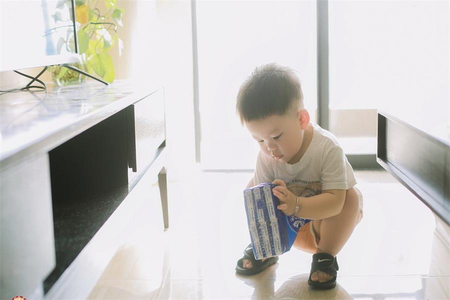 很想问问父母:孩子明明很优秀,为何不去夸赞他们呢?休闲区蓝鸢梦想 - Www.slyday.coM 很想问问父母:孩子明明很优秀,为何不去夸赞他们呢?休闲区蓝鸢梦想 - Www.slyday.coM