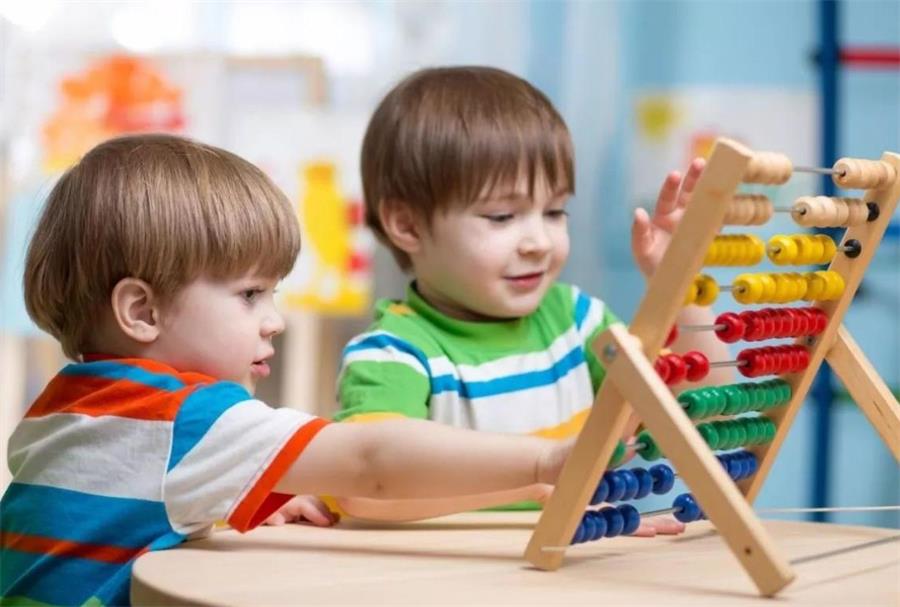 很想问问父母:孩子明明很优秀,为何不去夸赞他们呢?休闲区蓝鸢梦想 - Www.slyday.coM 很想问问父母:孩子明明很优秀,为何不去夸赞他们呢?休闲区蓝鸢梦想 - Www.slyday.coM