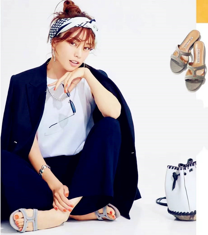 夏季凉鞋选品大全,18种示范6种技巧已备好,做走路带风的女人休闲区蓝鸢梦想 - Www.slyday.coM 夏季凉鞋选品大全,18种示范6种技巧已备好,做走路带风的女人休闲区蓝鸢梦想 - Www.slyday.coM