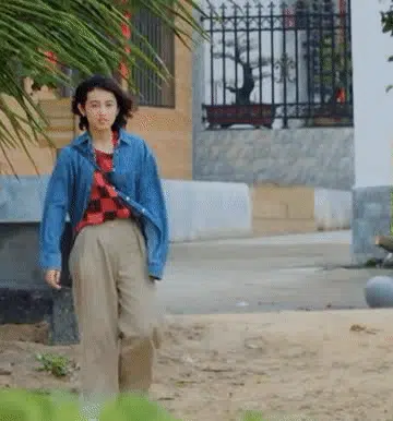 胡歌驼背像小老头,张子枫走路似老大爷,仪态差,颜值再高也白搭休闲区蓝鸢梦想 - Www.slyday.coM 胡歌驼背像小老头,张子枫走路似老大爷,仪态差,颜值再高也白搭休闲区蓝鸢梦想 - Www.slyday.coM