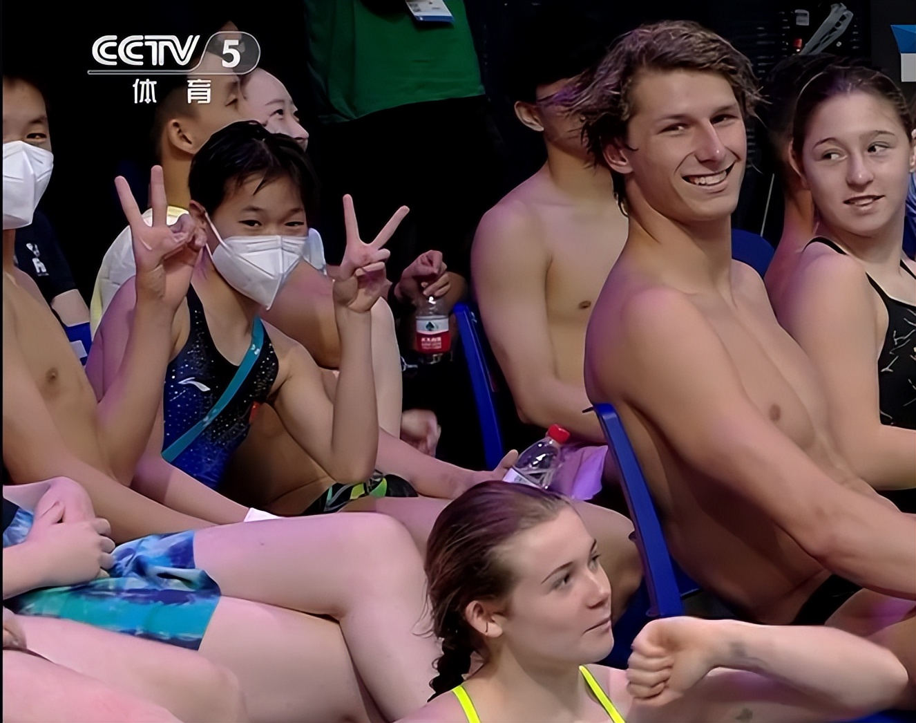 全红婵夺金!拿最高分后大笑,比出剪刀手,人民日报+央视祝贺休闲区蓝鸢梦想 - Www.slyday.coM 全红婵夺金!拿最高分后大笑,比出剪刀手,人民日报+央视祝贺休闲区蓝鸢梦想 - Www.slyday.coM