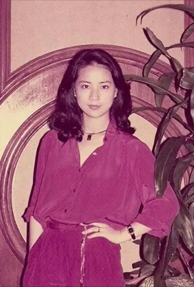 被“林凤娇”惊艳到了,穿衣低调却时髦,与林青霞同框气质也不输休闲区蓝鸢梦想 - Www.slyday.coM 被“林凤娇”惊艳到了,穿衣低调却时髦,与林青霞同框气质也不输休闲区蓝鸢梦想 - Www.slyday.coM