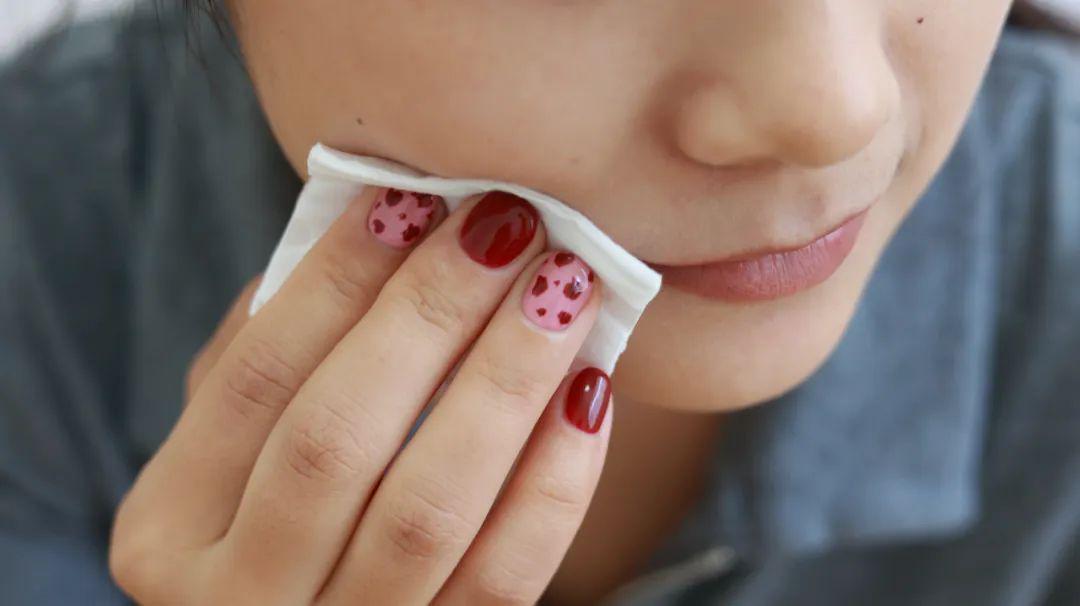 30岁以上的女性，若能学会这3种护肤方式，或可使皮肤水嫩有光泽休闲区蓝鸢梦想 - Www.slyday.coM