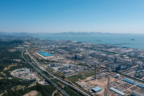 惠州大亞灣經濟技術開發區是國內七大石化基地之一，擁有超過40家石化企業。圖：視覺中國