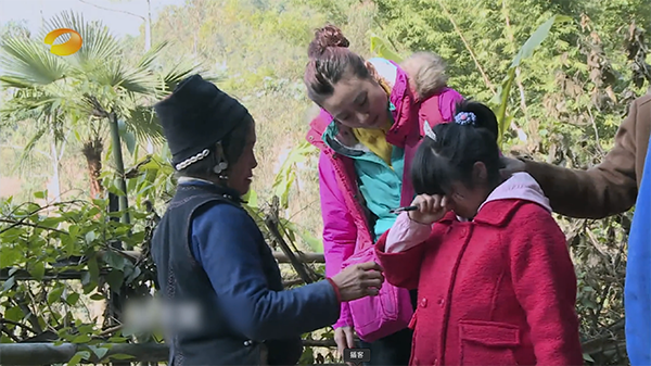 “变形计最惨女娃”高考结果曝光，未公开的8年，她过着这样的生活休闲区蓝鸢梦想 - Www.slyday.coM