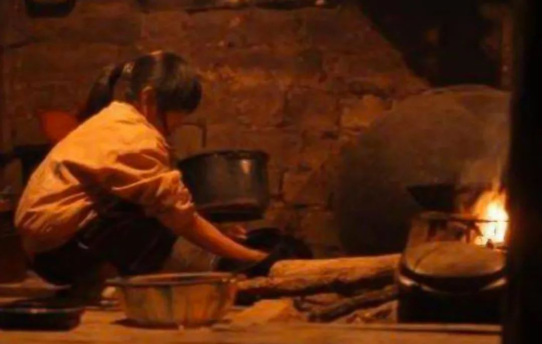 “变形计最惨女娃”高考结果曝光，未公开的8年，她过着这样的生活休闲区蓝鸢梦想 - Www.slyday.coM