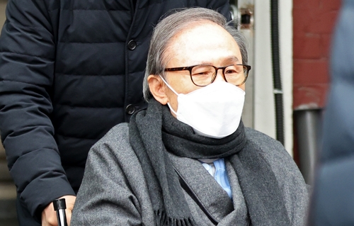 因健康状况，韩国前总统李明博获准暂缓服刑3个月