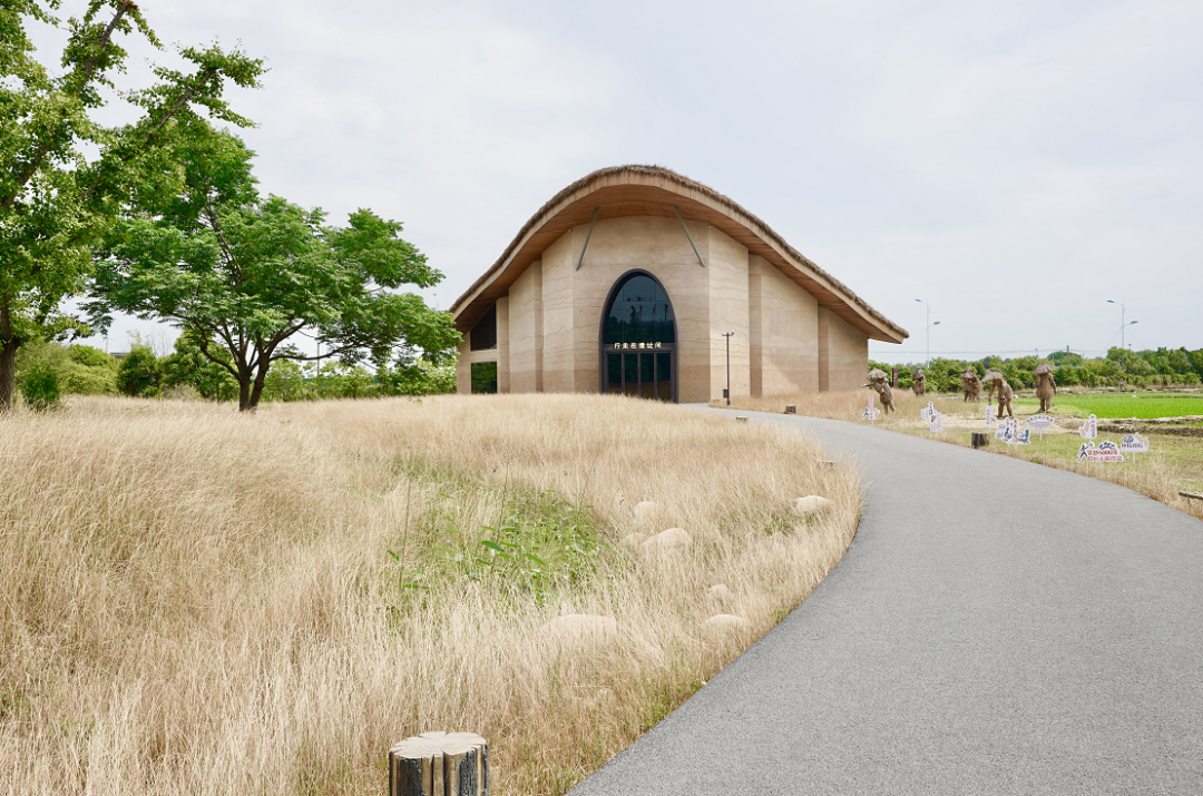 国家,省,市各级主管部门和专家的关心指导下,持续开展草鞋山遗址保护