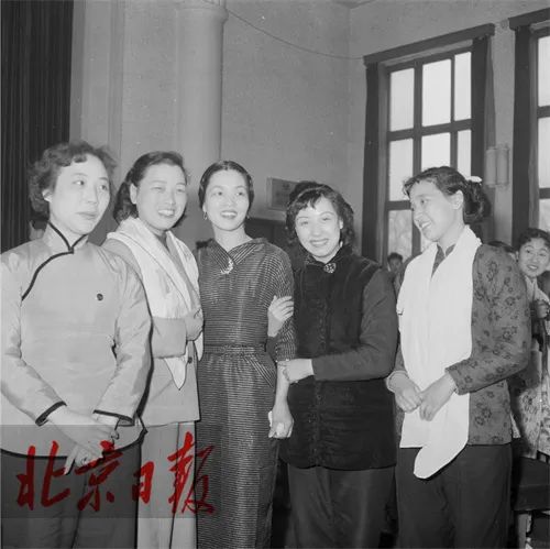 1958年，一个日本芭蕾舞团访华，演出了《白毛女》休闲区蓝鸢梦想 - Www.slyday.coM