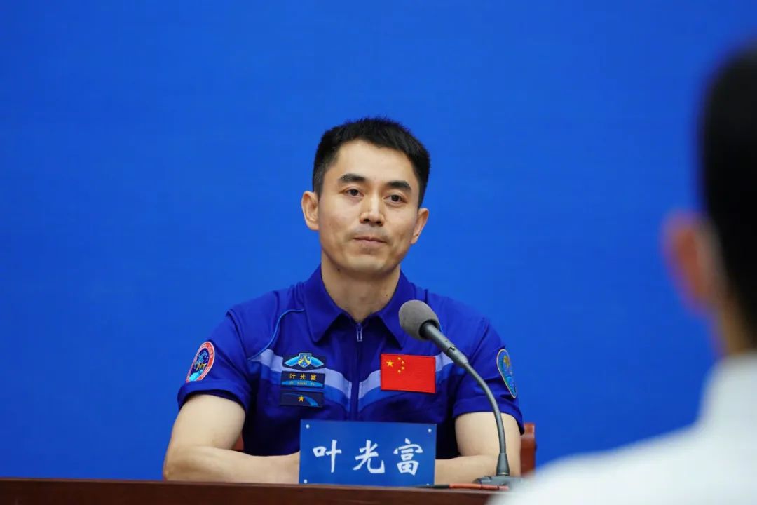 在太空剪脚指甲有多难？这场见面会上，他们讲了很多“天上”的事儿休闲区蓝鸢梦想 - Www.slyday.coM