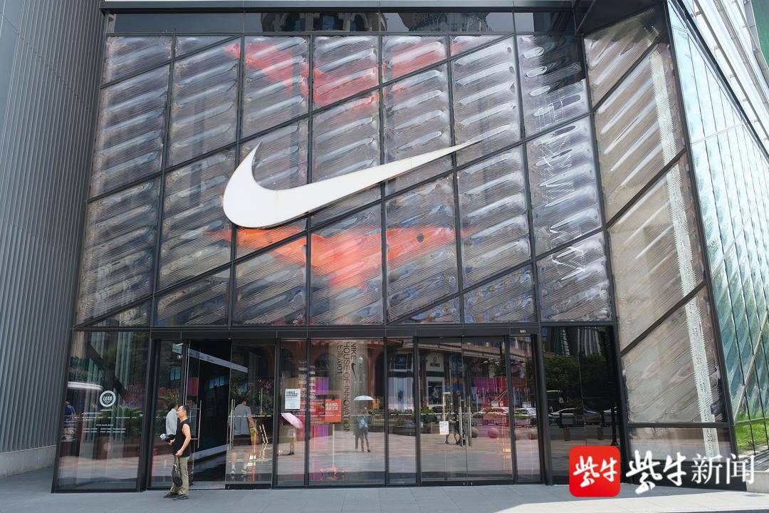 耐克一夜市值蒸发800多亿，股价创近两年新低，年轻人更爱国货品牌休闲区蓝鸢梦想 - Www.slyday.coM