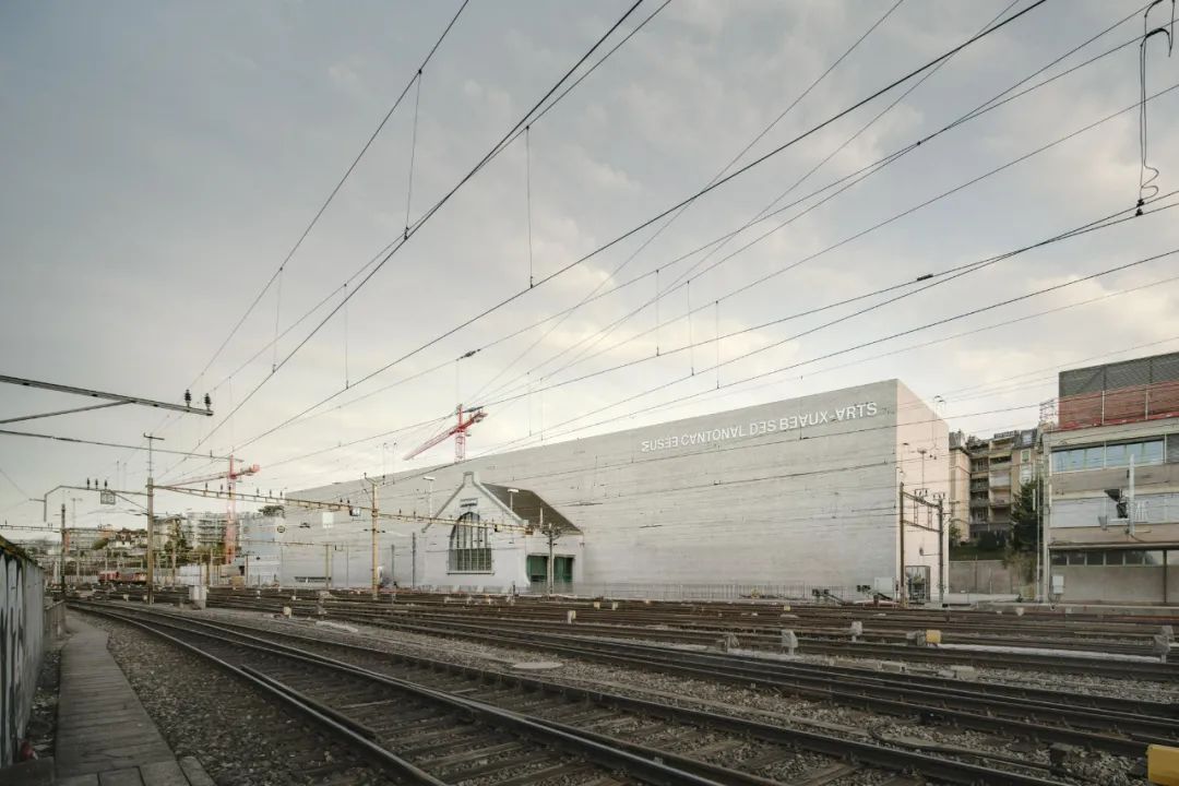 瑞士洛桑新艺术区建成：相遇在“火车站台”休闲区蓝鸢梦想 - Www.slyday.coM