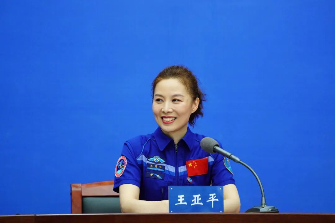 在太空剪脚指甲有多难？这场见面会上，他们讲了很多“天上”的事儿休闲区蓝鸢梦想 - Www.slyday.coM