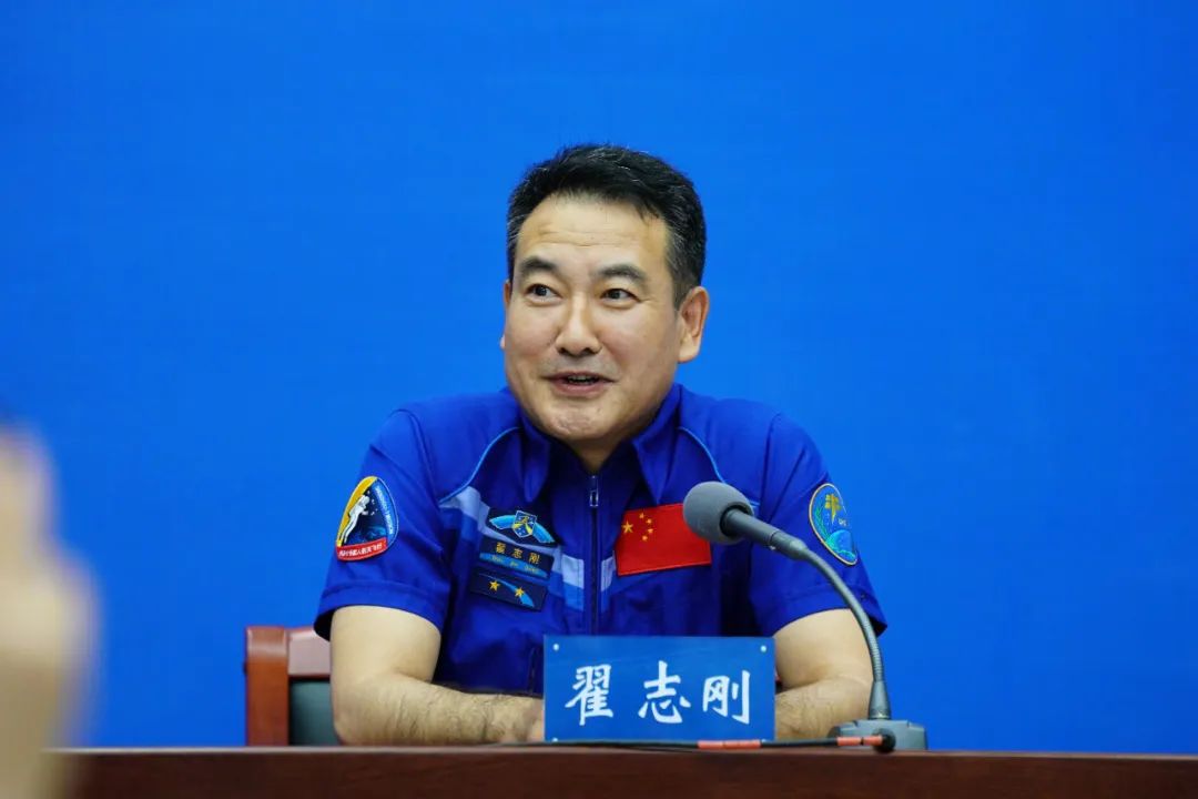 在太空剪脚指甲有多难？这场见面会上，他们讲了很多“天上”的事儿休闲区蓝鸢梦想 - Www.slyday.coM