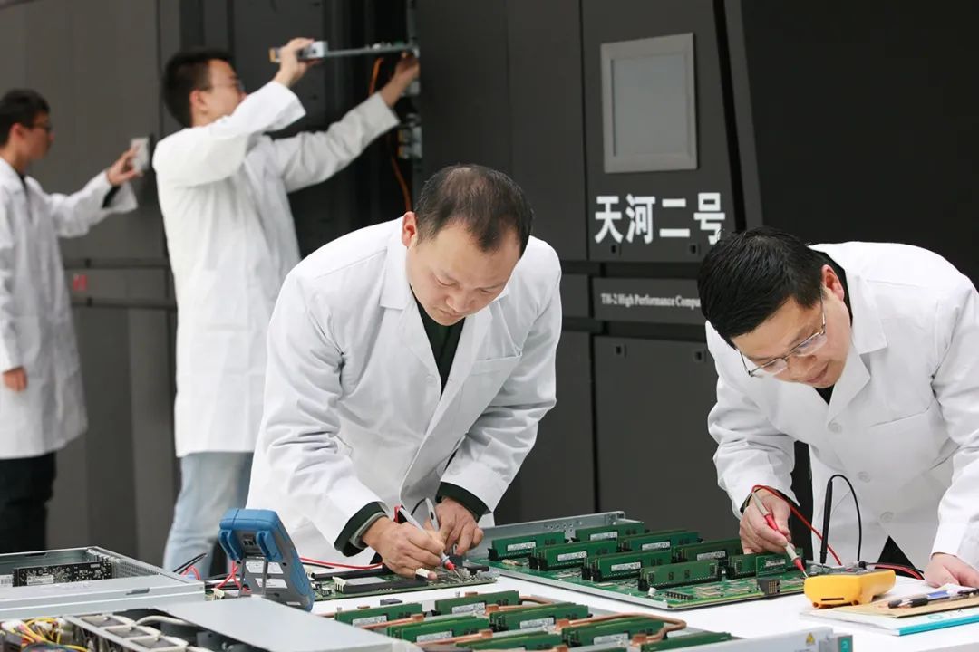 2019年2月25日,国防科技大学计算机学院计算机研究所科研人员在天河