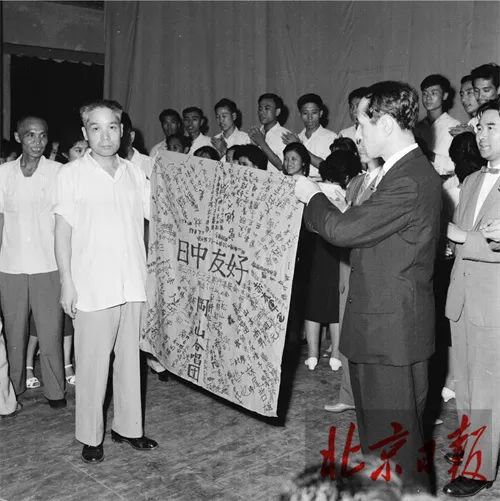 1958年，一个日本芭蕾舞团访华，演出了《白毛女》休闲区蓝鸢梦想 - Www.slyday.coM