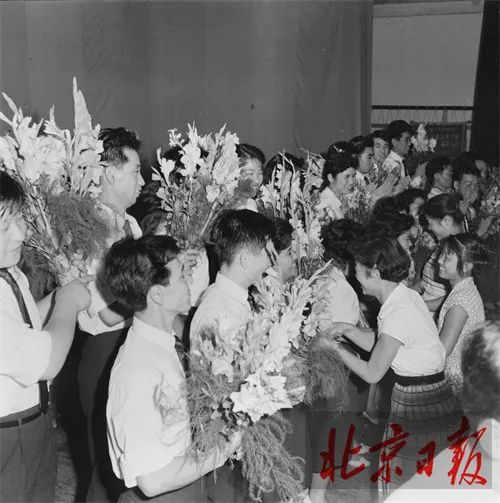 1958年，一个日本芭蕾舞团访华，演出了《白毛女》休闲区蓝鸢梦想 - Www.slyday.coM