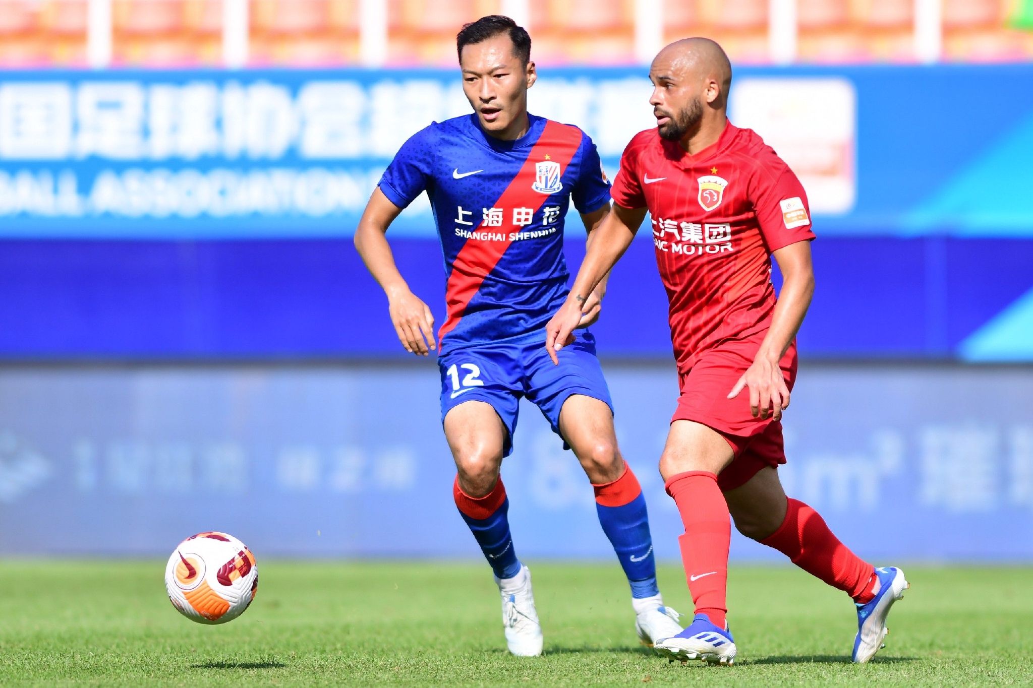 申花11海港两粒点球左右上海德比颜骏凌多次神扑