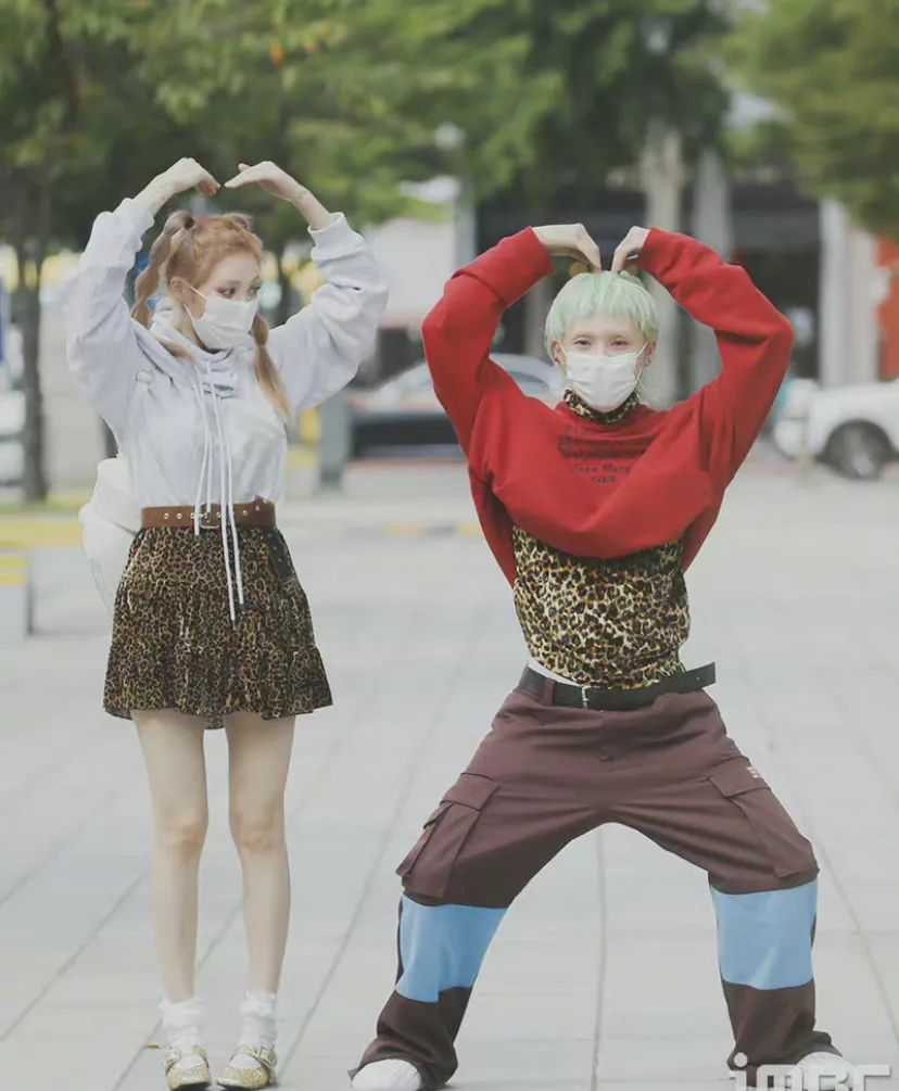 地下室小情侣突然跻身时装周？有点时髦，但不多…休闲区蓝鸢梦想 - Www.slyday.coM