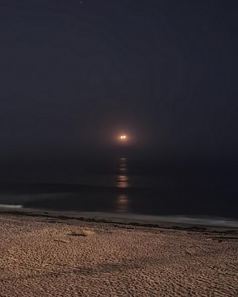 美国西海岸上空出现神秘亮点 画面曝光：悬浮不动 持续1小时休闲区蓝鸢梦想 - Www.slyday.coM