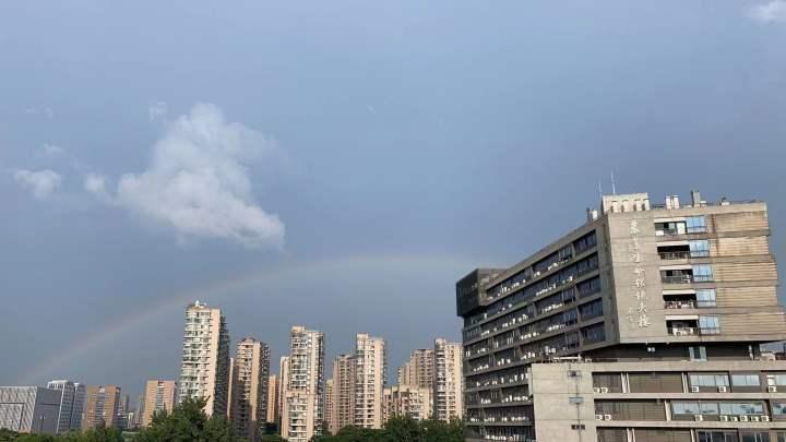 暴雨后的彩虹看见了吗？今晚仍有短时强降雨，明天雷阵雨可能更强烈休闲区蓝鸢梦想 - Www.slyday.coM
