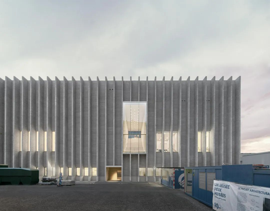 瑞士洛桑新艺术区建成：相遇在“火车站台”休闲区蓝鸢梦想 - Www.slyday.coM