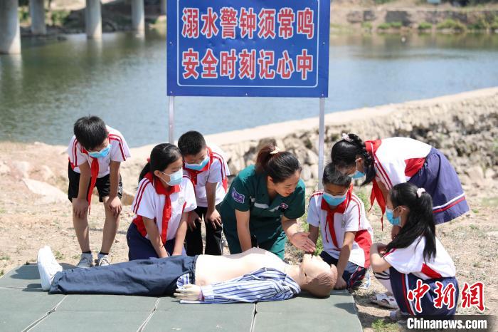 河北临城普及防溺水知识  让学生防"溺"于未然