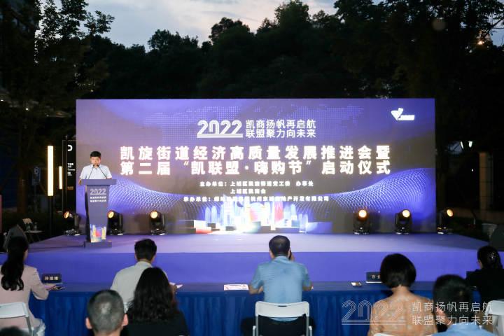 杭州这里的居民下楼惊呆了，集市真热闹，灯火中的“嗨购节”很有夏天的感觉休闲区蓝鸢梦想 - Www.slyday.coM