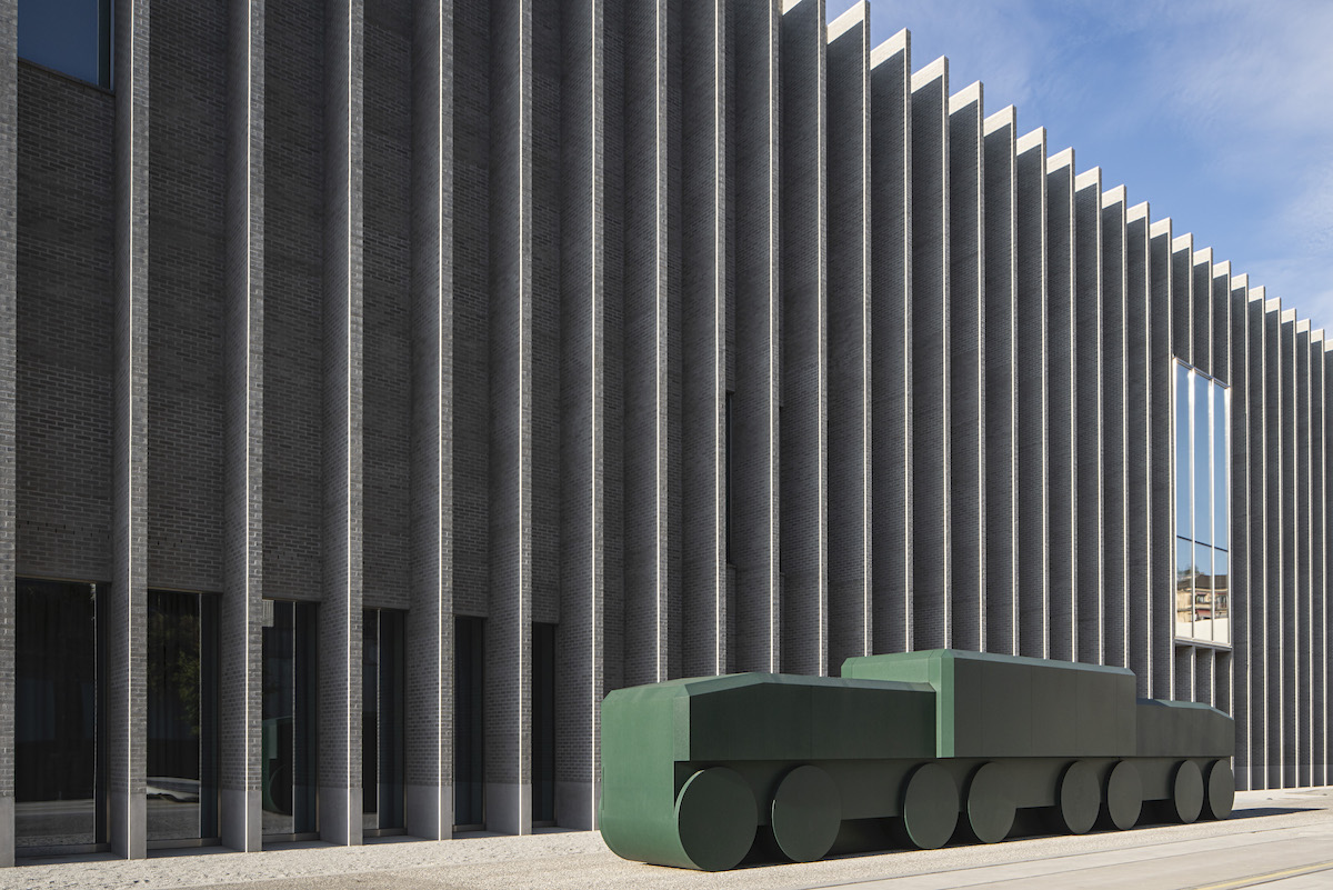 瑞士洛桑新艺术区建成：相遇在“火车站台”休闲区蓝鸢梦想 - Www.slyday.coM