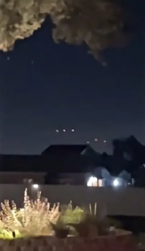 美国西海岸上空出现神秘亮点 画面曝光：悬浮不动 持续1小时休闲区蓝鸢梦想 - Www.slyday.coM