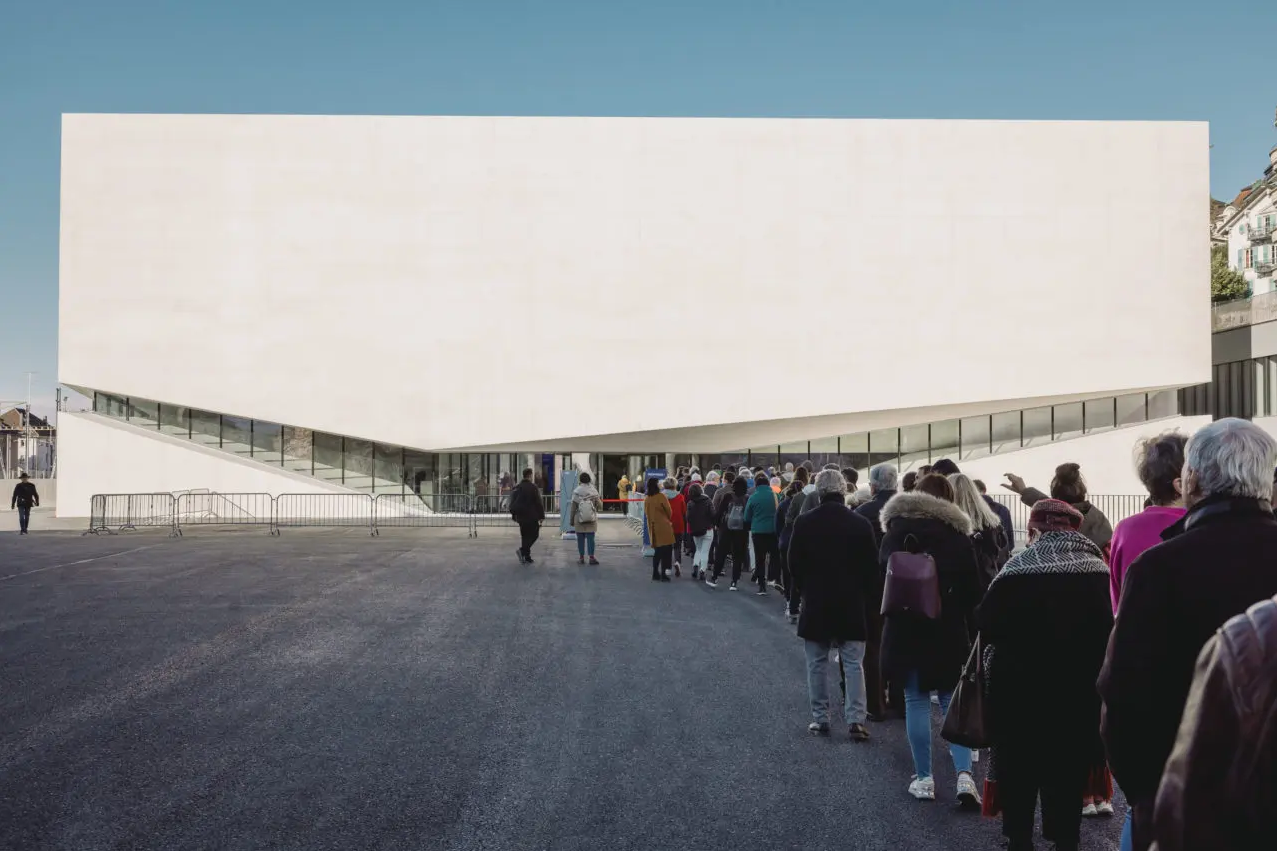 瑞士洛桑新艺术区建成：相遇在“火车站台”休闲区蓝鸢梦想 - Www.slyday.coM