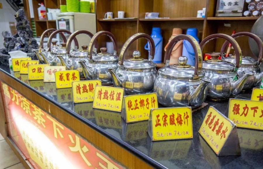 凉茶实际上并不是茶专家真正的凉茶由中草药熬制热着喝更好