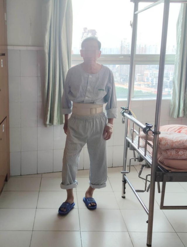 83岁老人走不动路，专家微创椎间孔手术助他轻松迈步