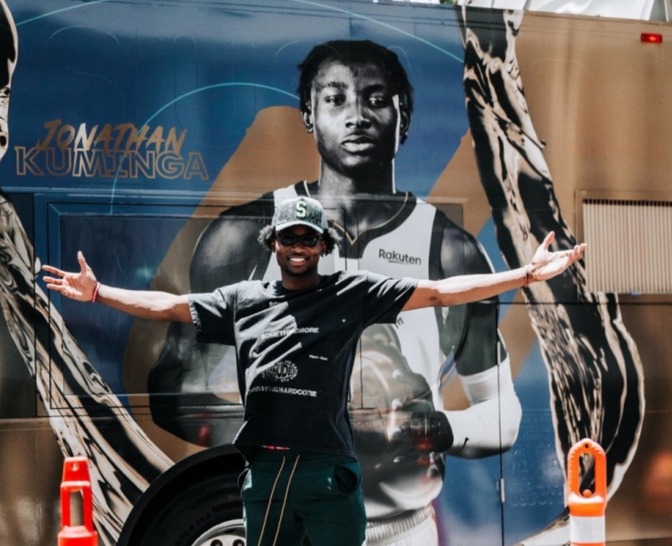 牌面!勇士官推晒库明加与刚果总统总理合照 将出战世界杯资格赛休闲区蓝鸢梦想 - Www.slyday.coM 牌面!勇士官推晒库明加与刚果总统总理合照 将出战世界杯资格赛休闲区蓝鸢梦想 - Www.slyday.coM