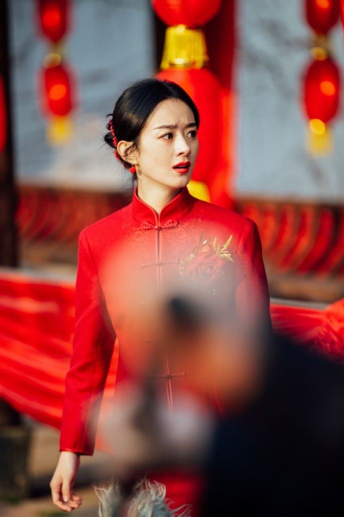 赵丽颖新剧婚服照好美,艳丽大红唇引人注目,网友:幸福结婚了!休闲区蓝鸢梦想 - Www.slyday.coM 赵丽颖新剧婚服照好美,艳丽大红唇引人注目,网友:幸福结婚了!休闲区蓝鸢梦想 - Www.slyday.coM