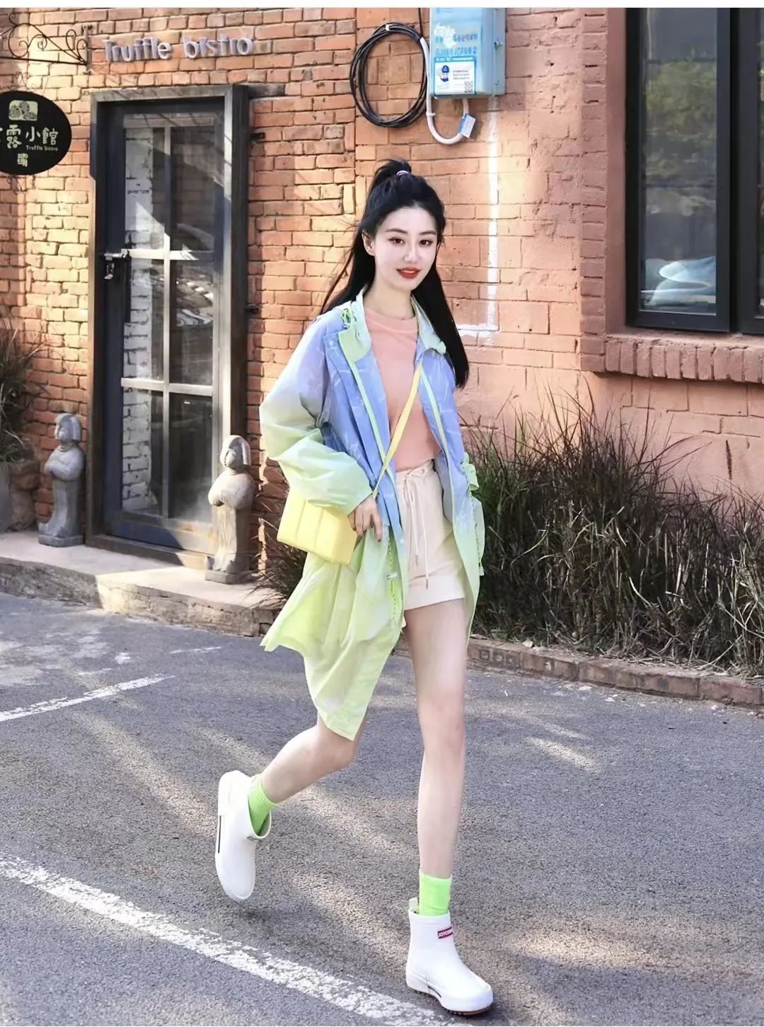 夏天的职场穿搭,职场人都这样穿,上班休闲两不误,简约舒适休闲区蓝鸢梦想 - Www.slyday.coM 夏天的职场穿搭,职场人都这样穿,上班休闲两不误,简约舒适休闲区蓝鸢梦想 - Www.slyday.coM