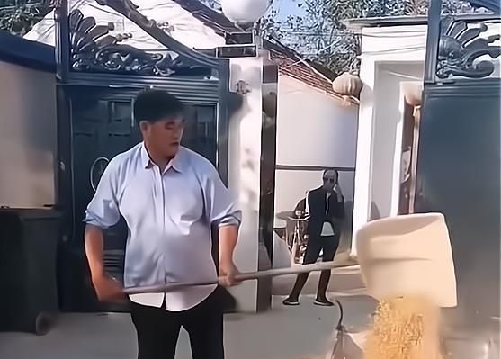 一毛都不借！大衣哥变了，无情拒绝远方亲戚，只因为这一难言之隐休闲区蓝鸢梦想 - Www.slyday.coM