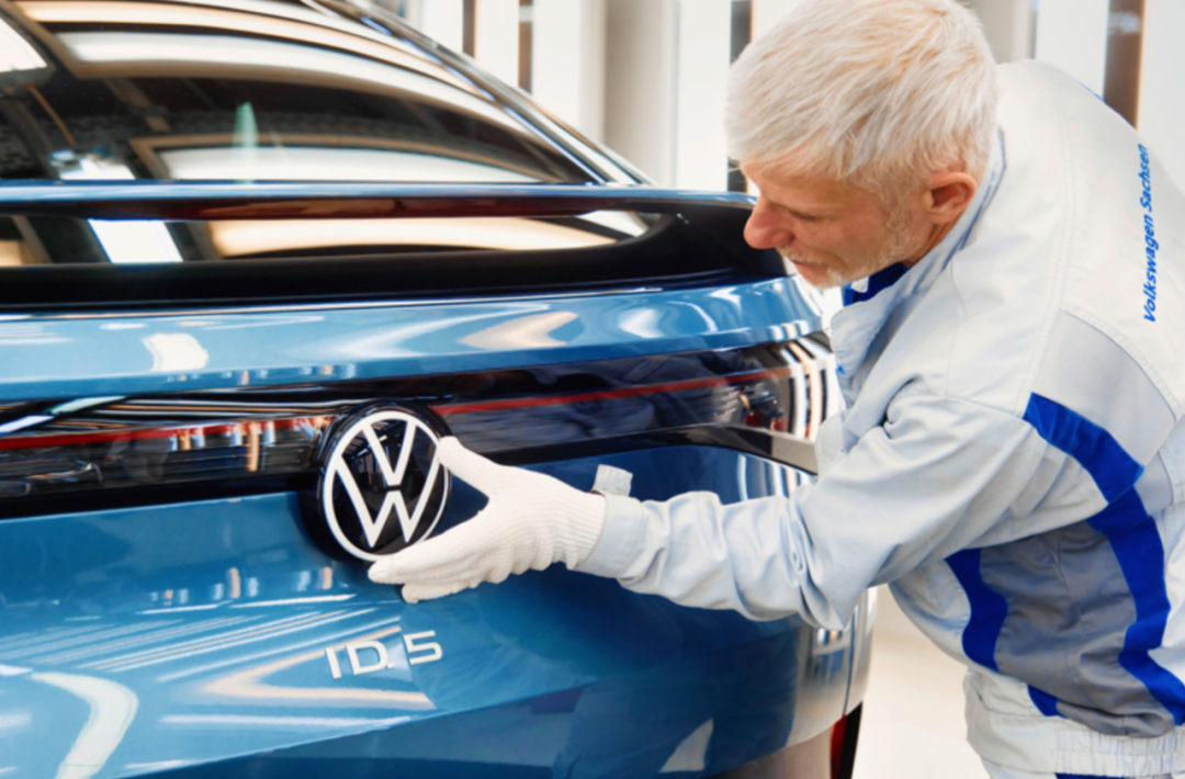 欧洲2035禁售燃油车，却给豪华品牌留了个后门休闲区蓝鸢梦想 - Www.slyday.coM