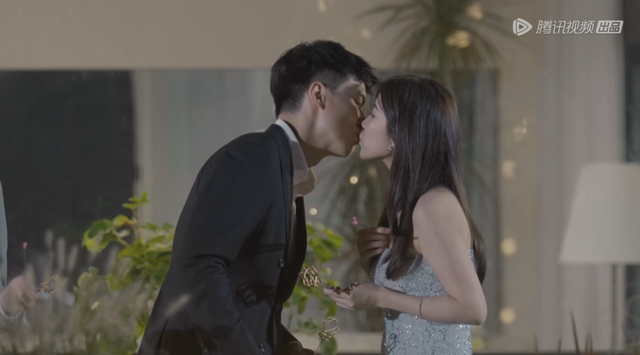 《爱情这件小事》首播，三大恋综CP曝初吻地点，罗拉王再撒糖休闲区蓝鸢梦想 - Www.slyday.coM