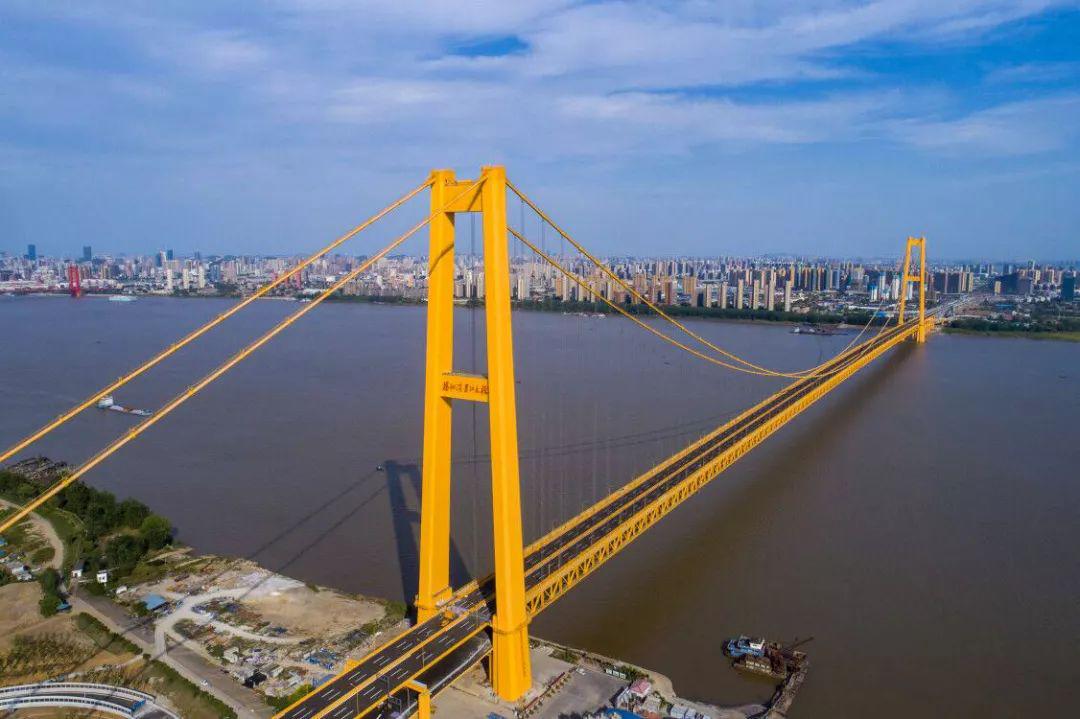 悬挂江面没有桥墩，全球跨度第二超级长江大桥，中国基建震撼世界休闲区蓝鸢梦想 - Www.slyday.coM