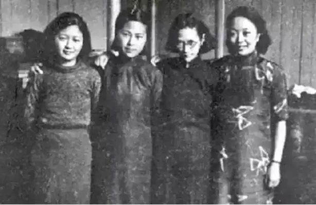 结婚15年生了14个孩子,36岁的陆英躺在床榻上奄奄一息……休闲区蓝鸢梦想 - Www.slyday.coM 结婚15年生了14个孩子,36岁的陆英躺在床榻上奄奄一息……休闲区蓝鸢梦想 - Www.slyday.coM