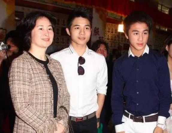 退休后获1.2亿别墅,以及66万的安家费,赌王家保姆地位有多高?休闲区蓝鸢梦想 - Www.slyday.coM 退休后获1.2亿别墅,以及66万的安家费,赌王家保姆地位有多高?休闲区蓝鸢梦想 - Www.slyday.coM