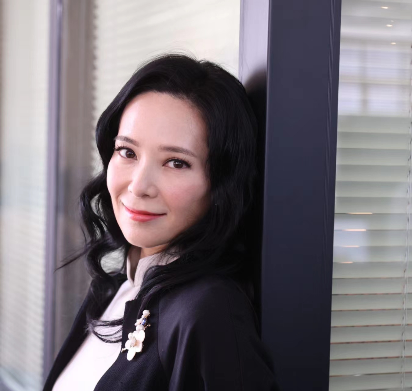 47岁郭羡妮素颜大变样tvb女神眼窝凹陷老了二十岁像奶奶