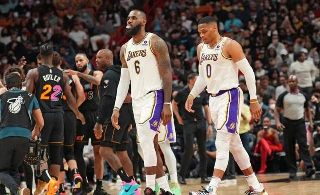 4年2.21亿!最后一年6127万!威少续约合同曝光,谁会是冤大头?休闲区蓝鸢梦想 - Www.slyday.coM 4年2.21亿!最后一年6127万!威少续约合同曝光,谁会是冤大头?休闲区蓝鸢梦想 - Www.slyday.coM