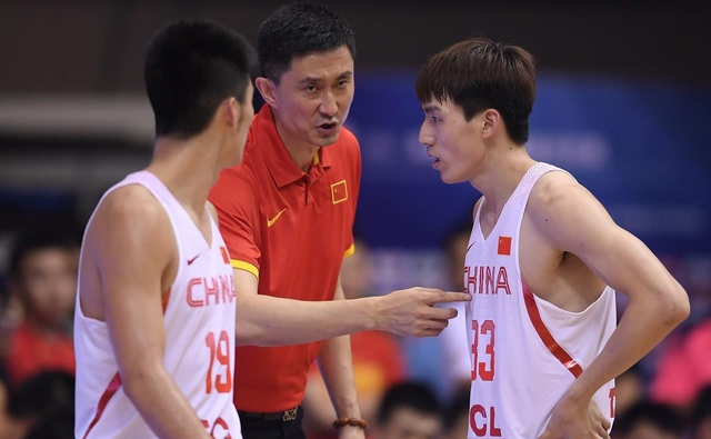 中国男篮战澳大利亚12人确定，杜锋拿掉两个锋线球员，靠后卫赢球休闲区蓝鸢梦想 - Www.slyday.coM