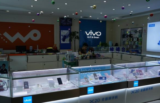 手机店老板一语道破：网购手机和实体店买手机，差距实在太多了休闲区蓝鸢梦想 - Www.slyday.coM