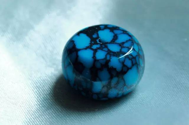 绿松石上的铁线，到底是什么物质？休闲区蓝鸢梦想 - Www.slyday.coM