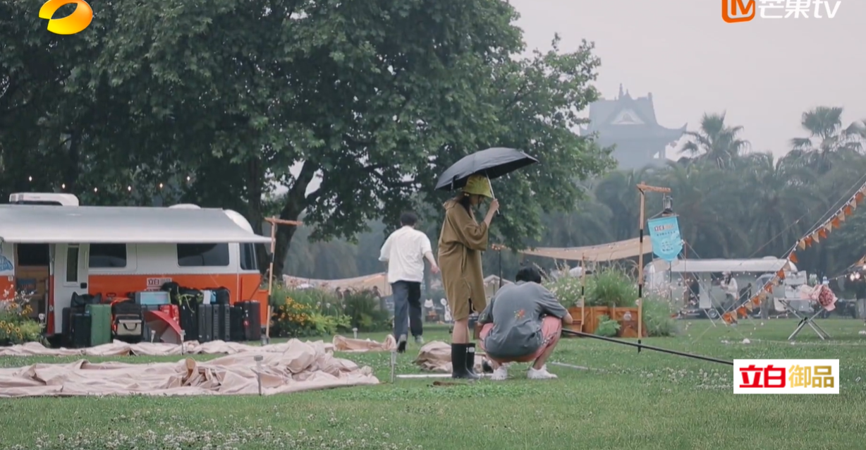 《花儿与少年4》成“露营劝退”季,杨幂生理期,还要淋雨?休闲区蓝鸢梦想 - Www.slyday.coM 《花儿与少年4》成“露营劝退”季,杨幂生理期,还要淋雨?休闲区蓝鸢梦想 - Www.slyday.coM