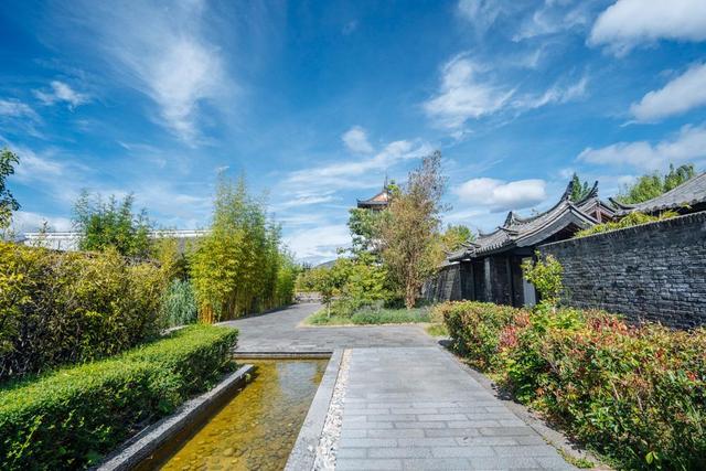 丽江铂尔曼的酒店太舒服了,泡浴缸、晒太阳,度假就应该这样休闲区蓝鸢梦想 - Www.slyday.coM 丽江铂尔曼的酒店太舒服了,泡浴缸、晒太阳,度假就应该这样休闲区蓝鸢梦想 - Www.slyday.coM